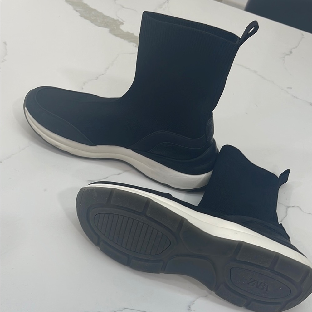Zara Black Ankle Boots with Slip-On Design and Cushiony Sole